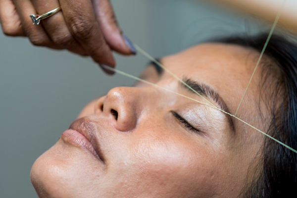 Threading / oblikovanje obrva